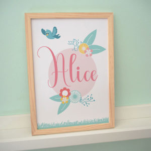 poster affiche cadre enfant bébé alice printemps fleur vert menthe rose jaune oiseau nature